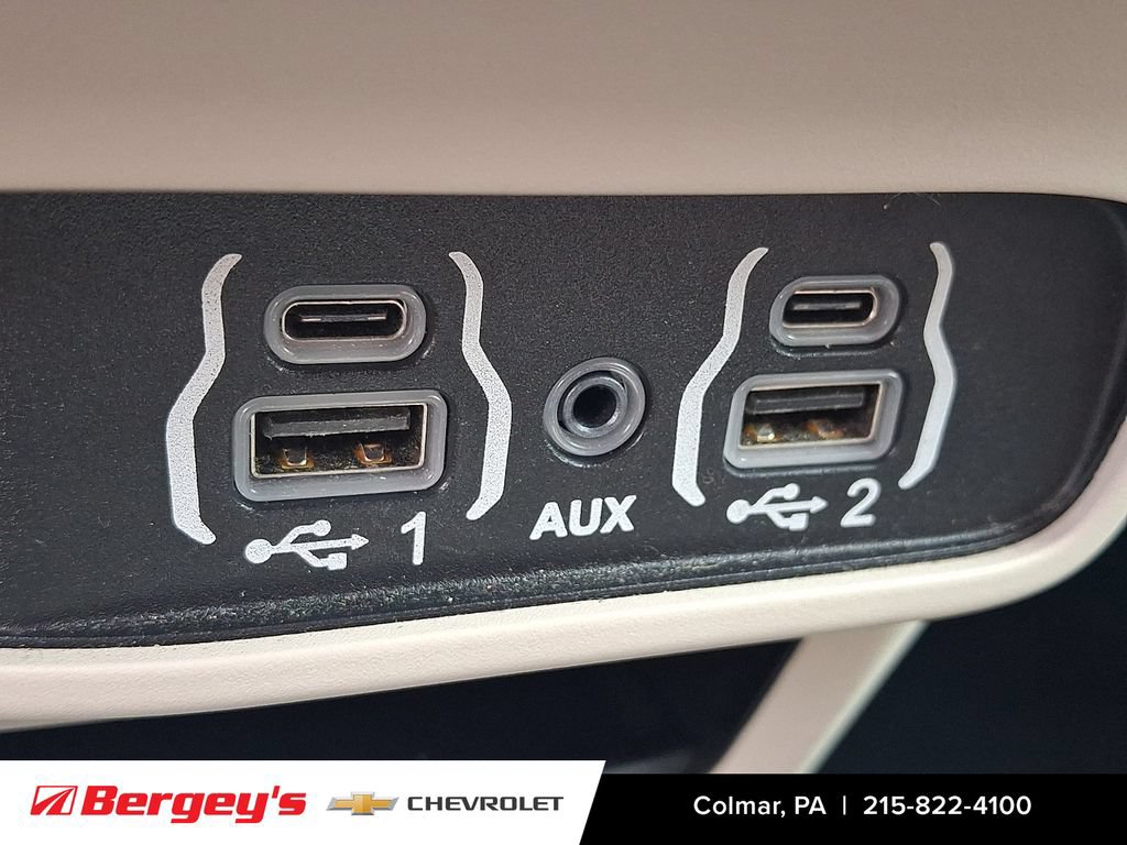 Used 2023 Chrysler Pacifica Touring-L FWD image 26
