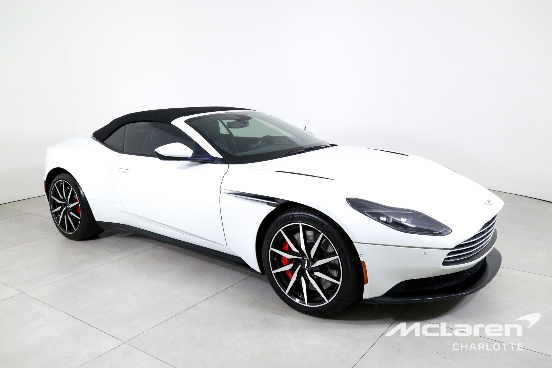 Used 2020 Aston Martin DB11 Volante RWD image 3