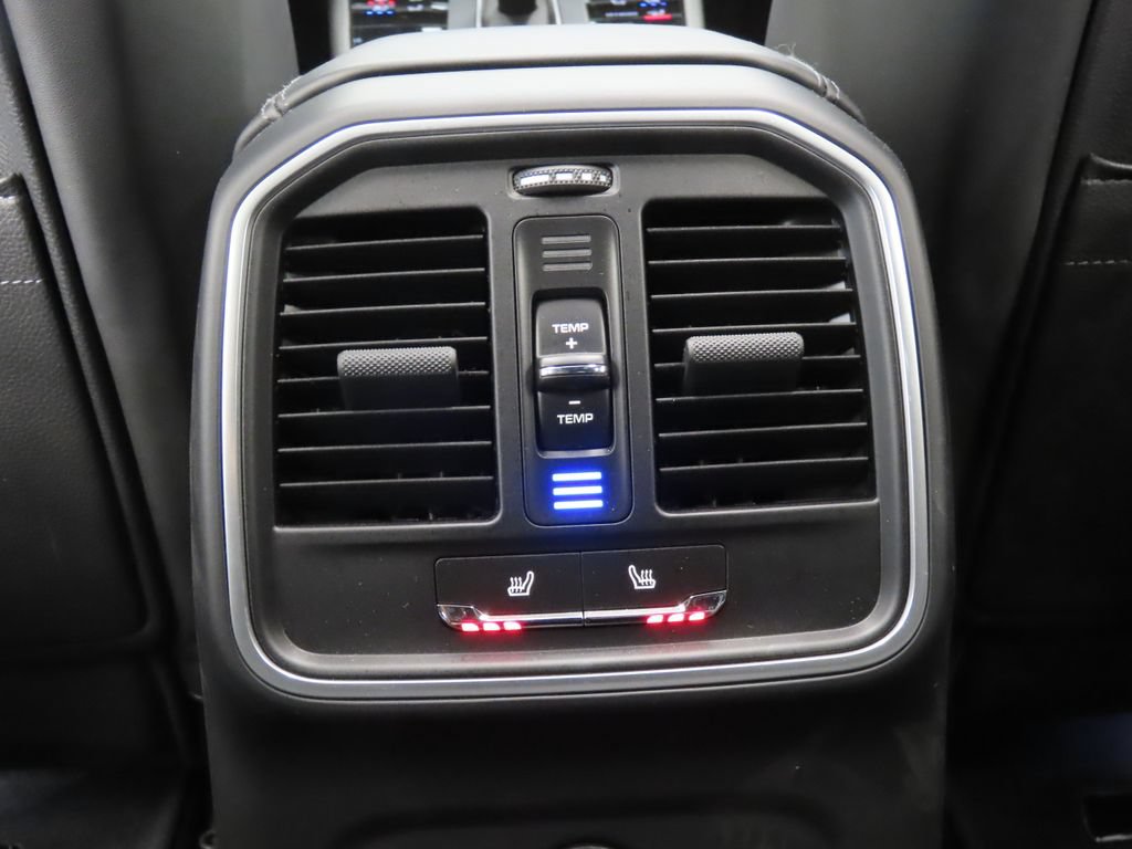 Certified 2026 Porsche Macan AWD/4WD image 33