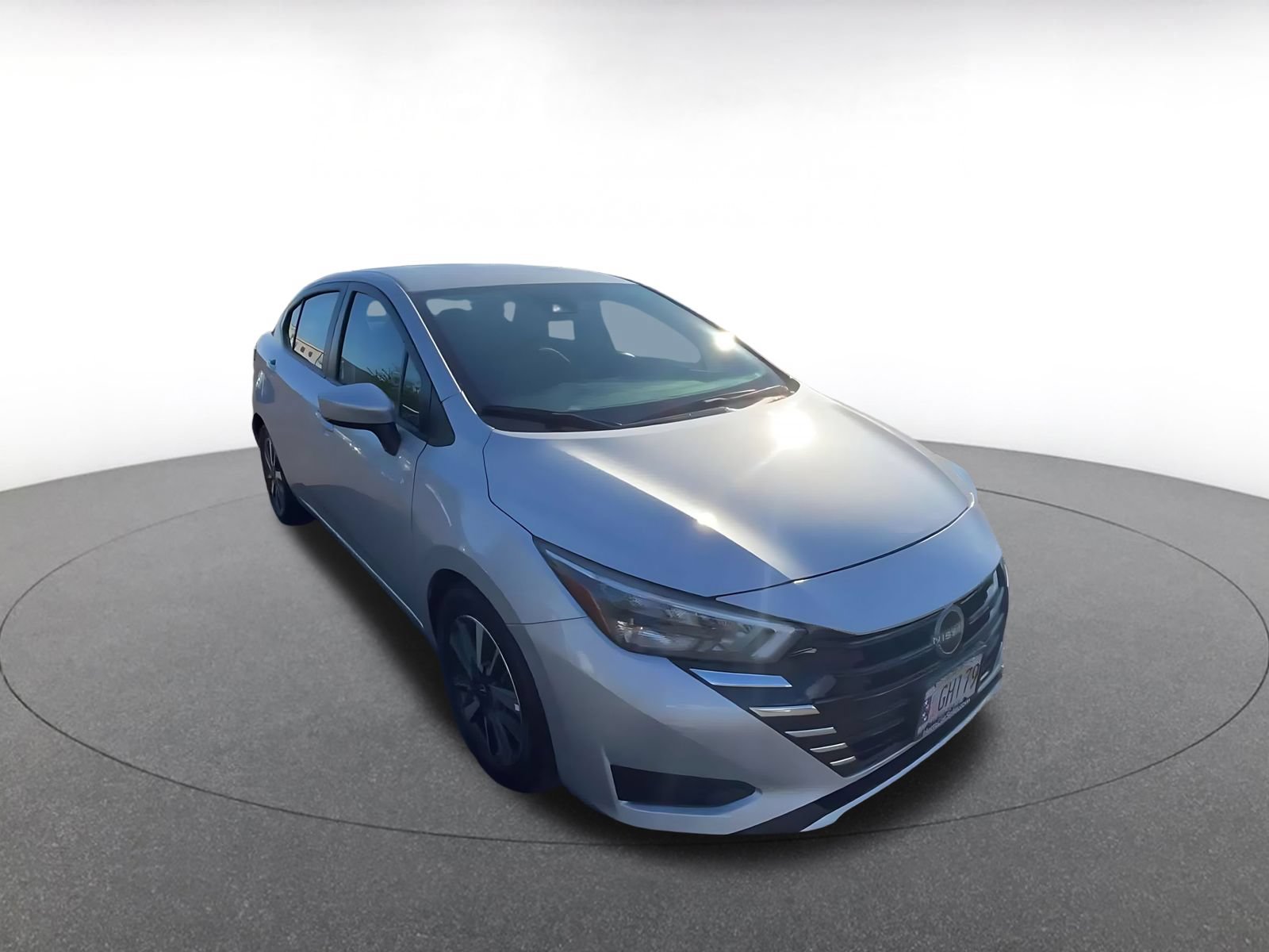 Used 2025 Nissan Versa SV FWD image 3