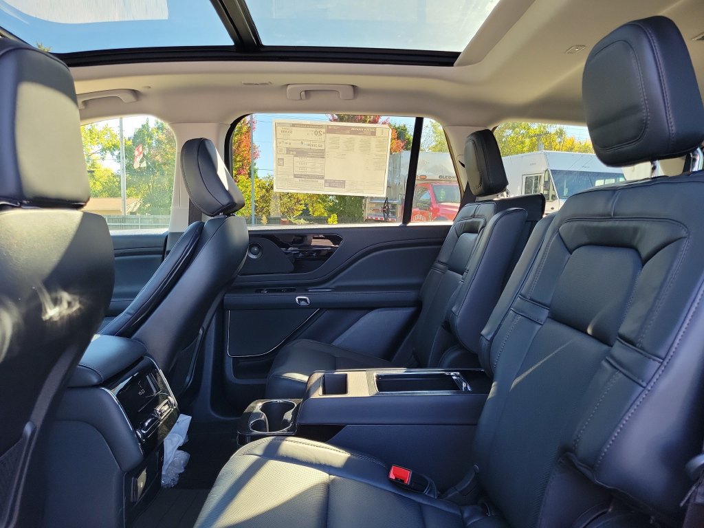New 2027 Lincoln Aviator Reserve w/ Jet Appearance Package AWD/4WD image 14