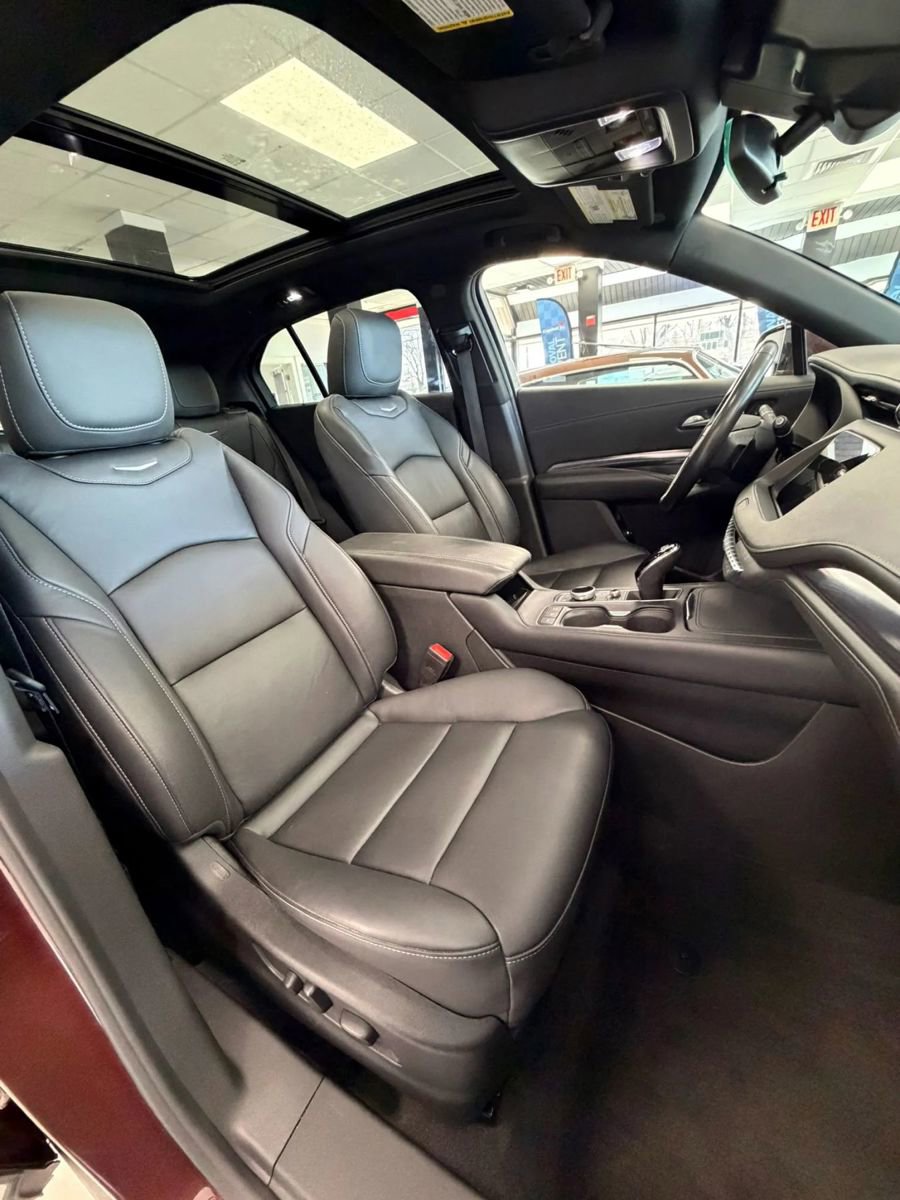 Used 2023 Cadillac XT4 Luxury w/ Cold Weather Package image 16