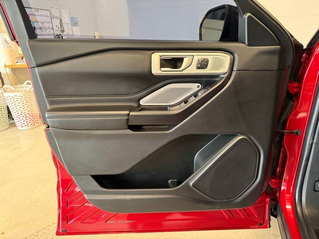 Used 2020 Ford Explorer ST w/ ST Street Pack image 23