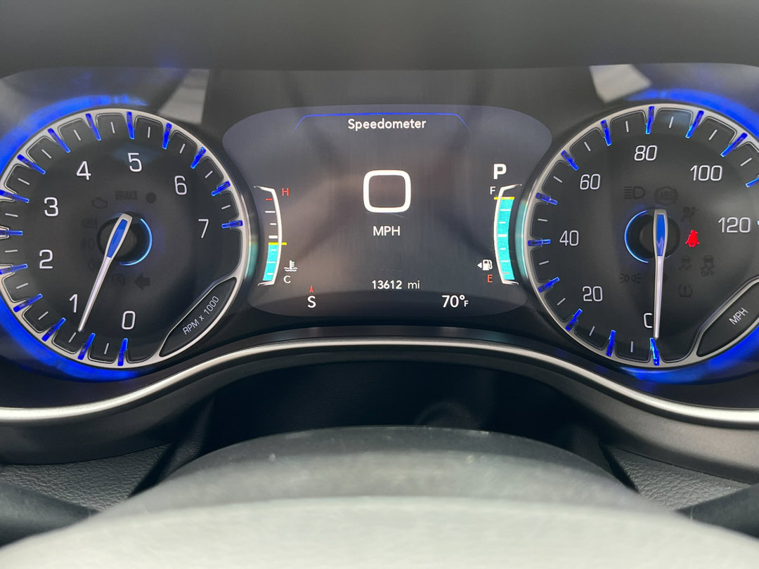 Used 2023 Chrysler Pacifica Touring-L image 21