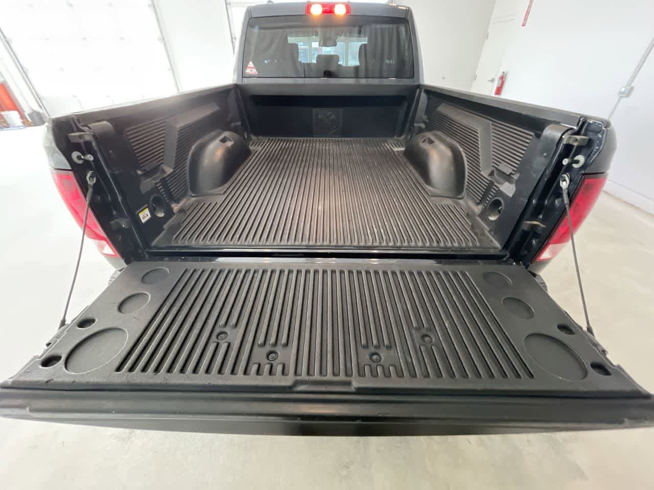Used 2020 RAM 1500 Express AWD/4WD image 22