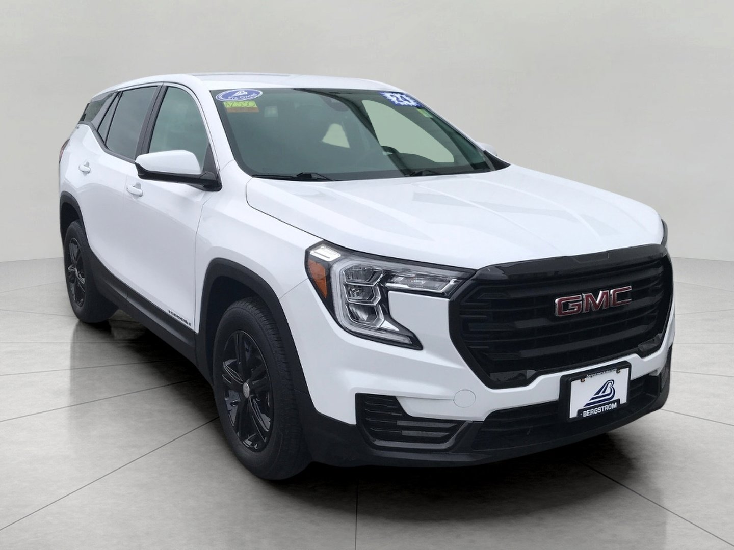 Used 2024 GMC Terrain SLE image 1