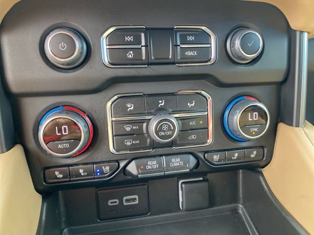 Used 2023 Chevrolet Suburban Premier AWD/4WD image 31