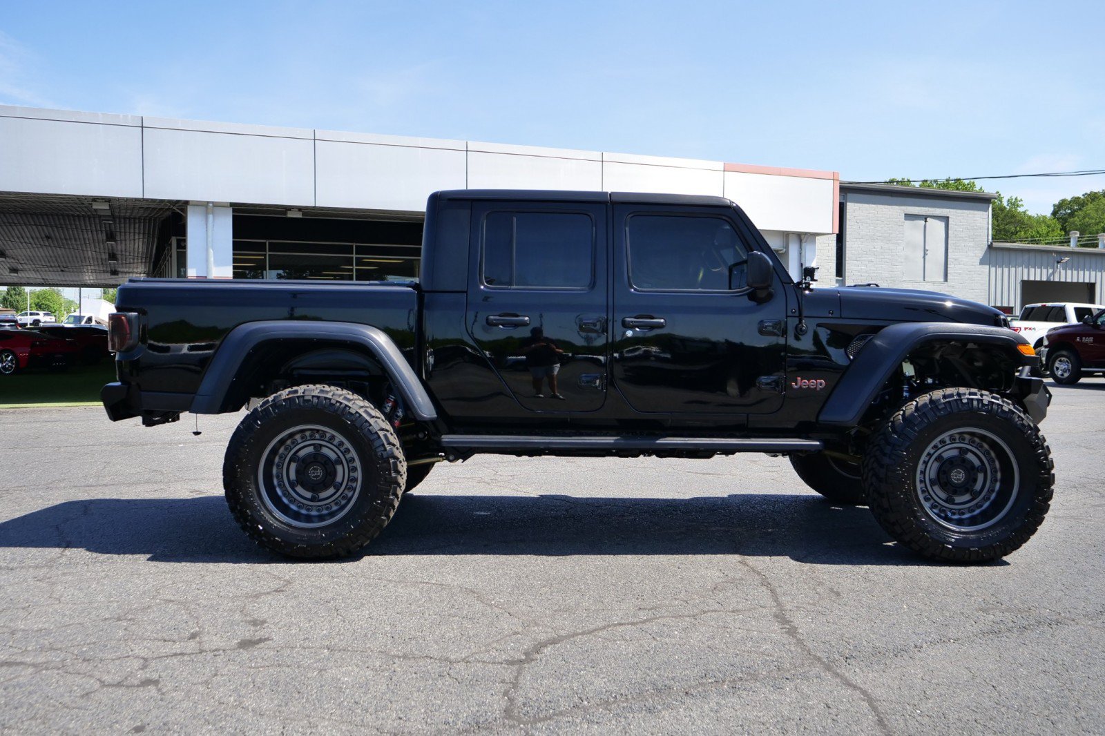 Used 2023 Jeep Gladiator Mojave w/ Cold Weather Group AWD/4WD image 59