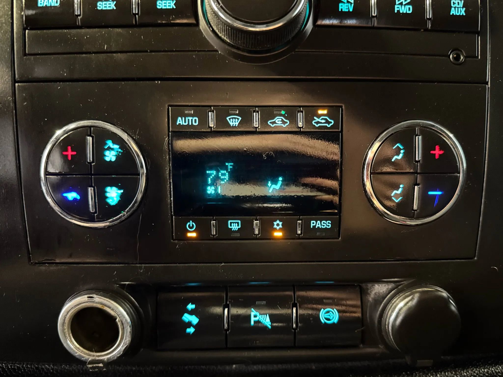 Used 2011 GMC Sierra 3500 SLE w/ SLE Preferred Package image 18