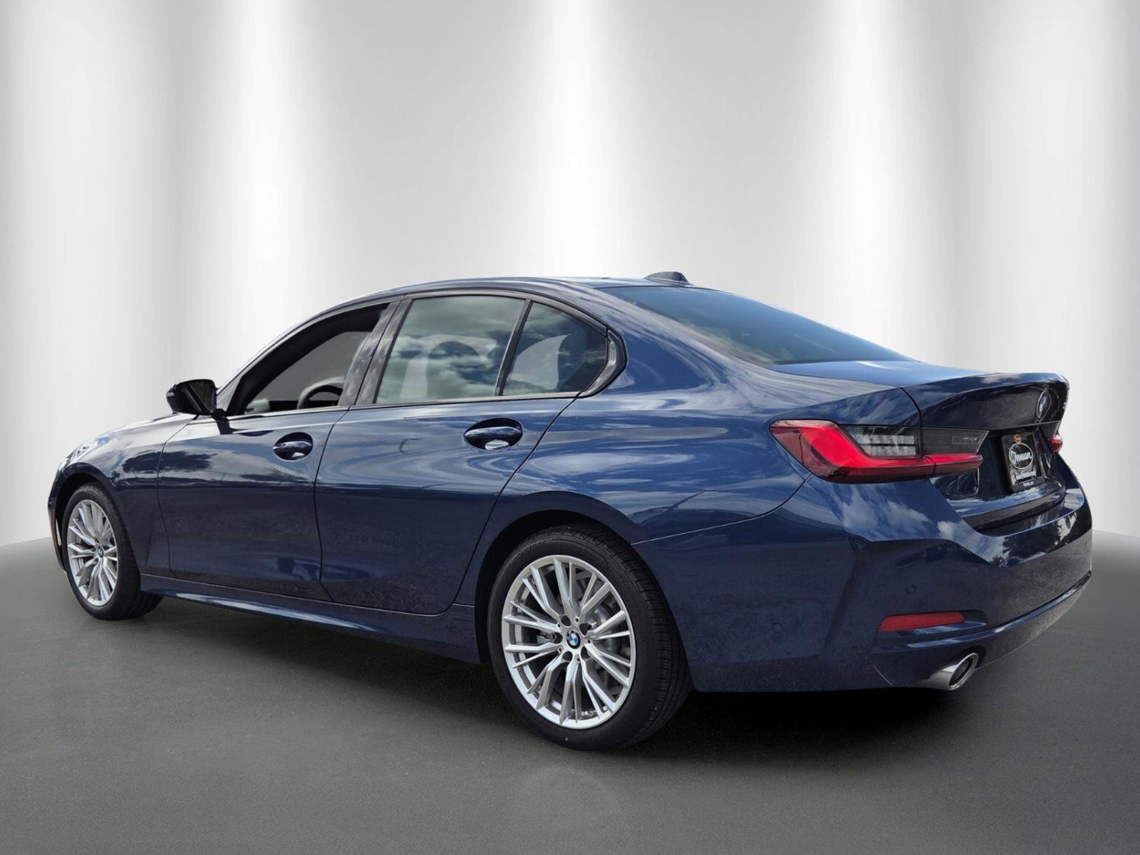 Used 2023 BMW 330i Sedan w/ Premium Package RWD image 5