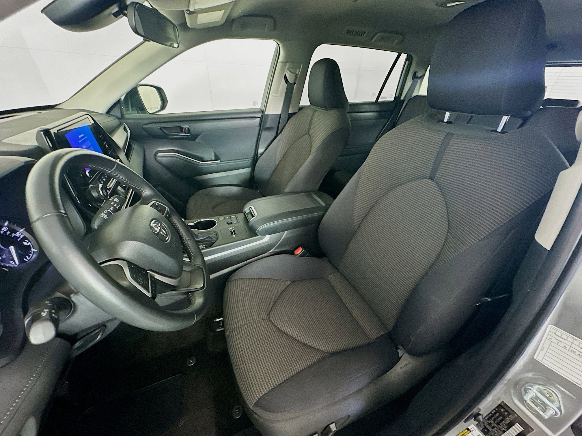 Used 2024 Toyota Highlander LE image 13