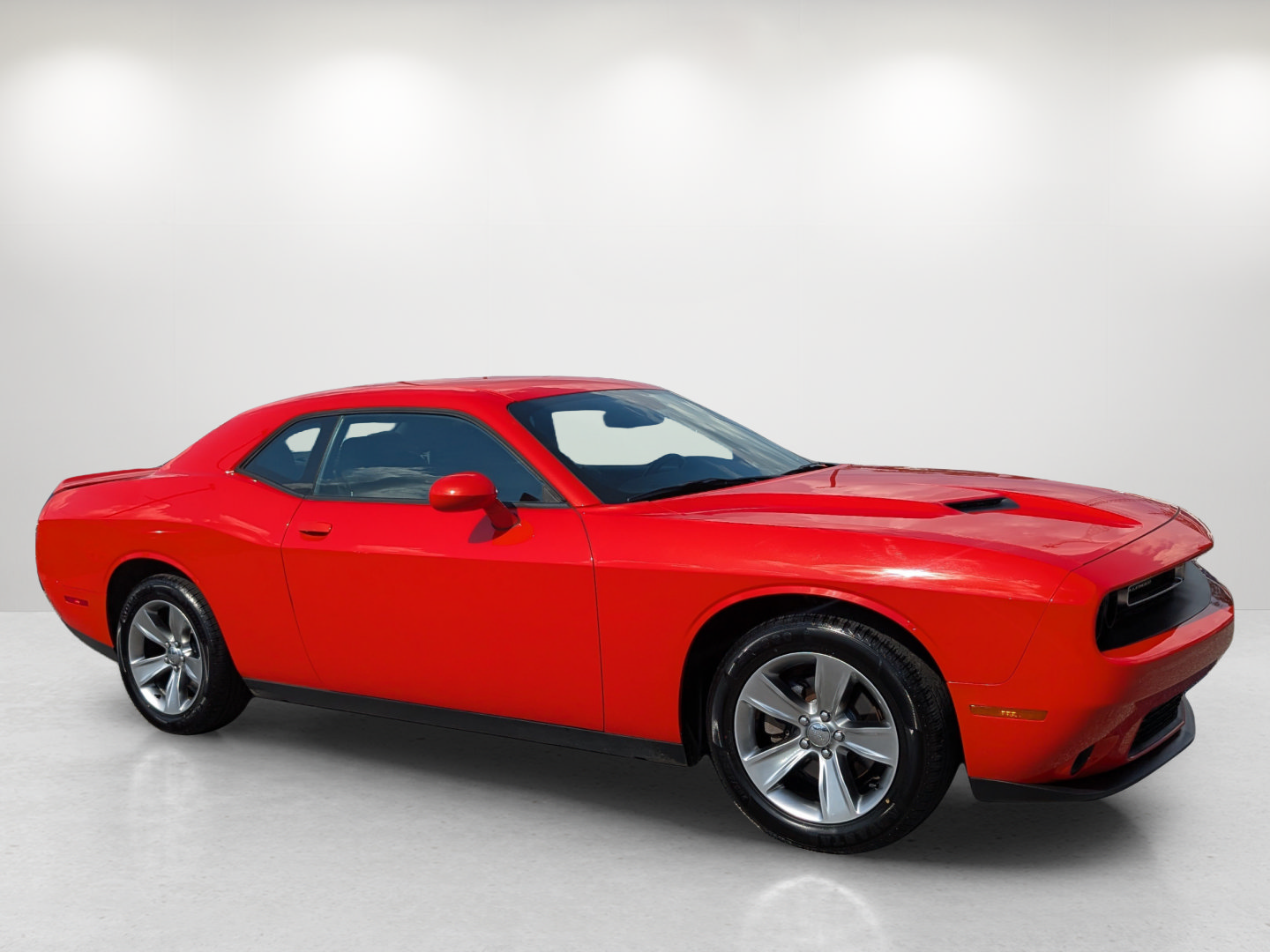 Used 2020 Dodge Challenger SXT RWD image 3