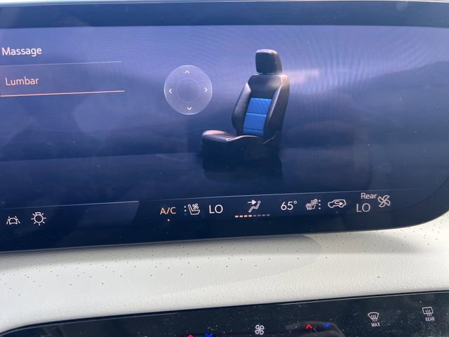 Used 2025 Buick Enclave Avenir image 24