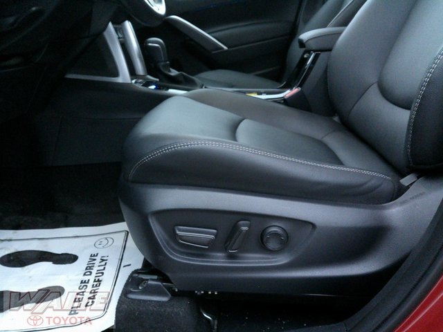 Used 2023 Toyota Corolla Cross XLE image 19