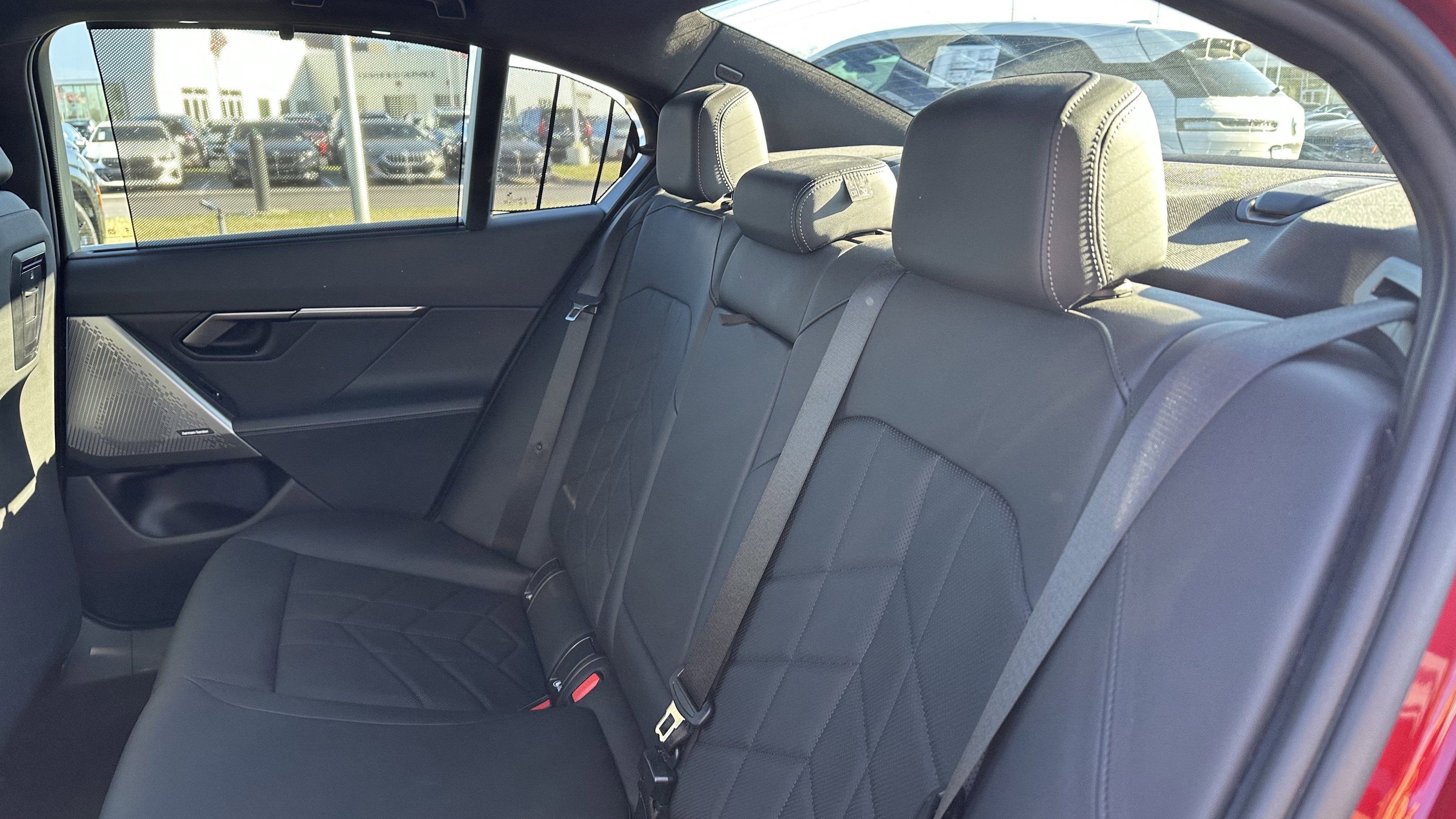 Used 2024 BMW 540i xDrive 540i xDrive w/ Premium Package image 32