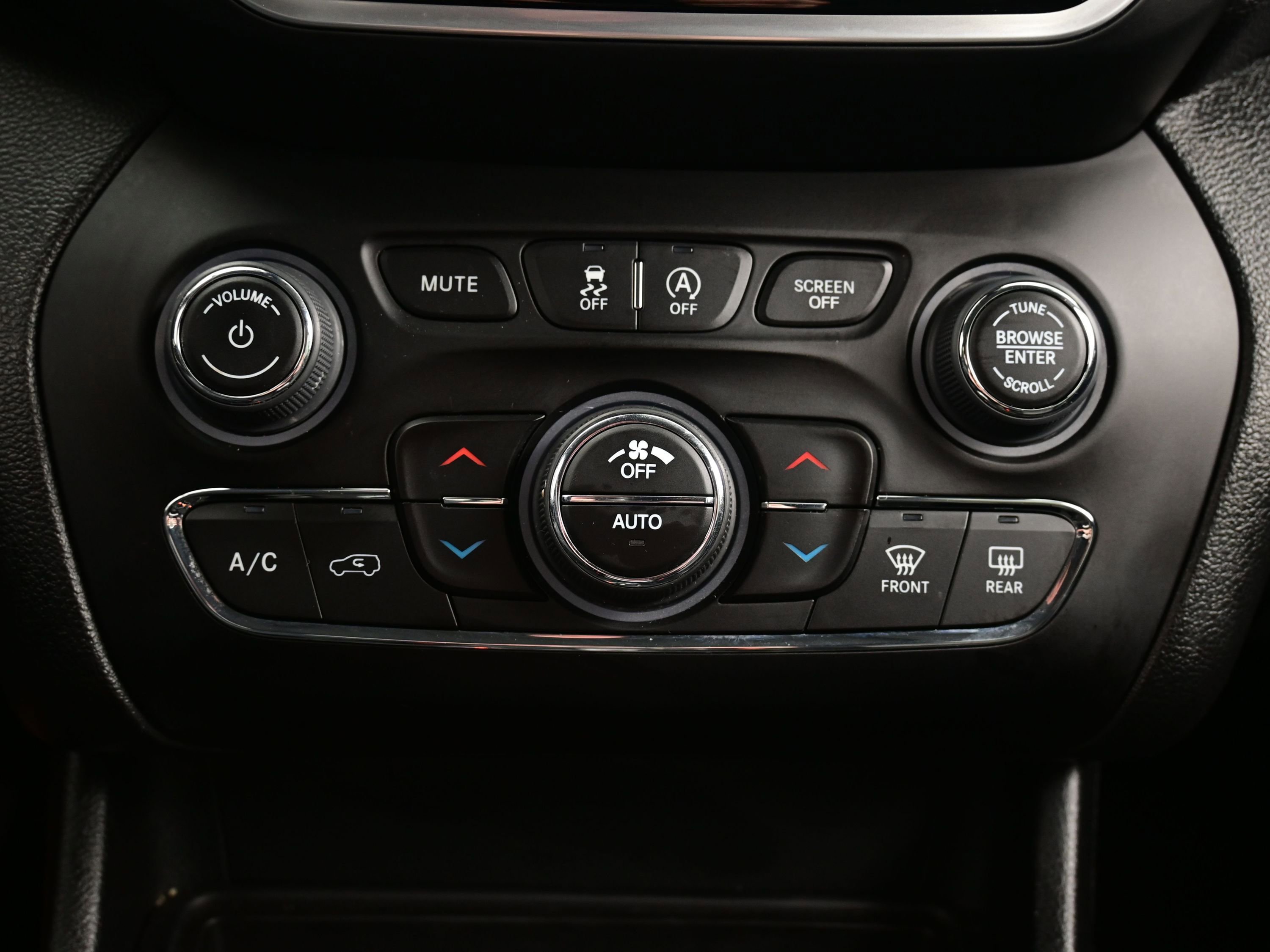 Used 2022 Jeep Cherokee Limited image 22