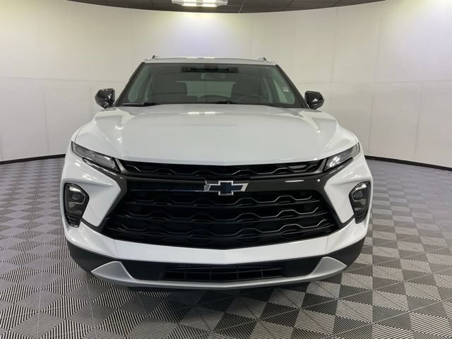 Used 2025 Chevrolet Blazer LT w/ Convenience Package FWD image 2