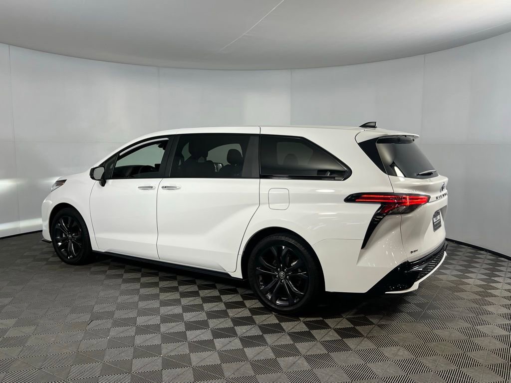 Used 2025 Toyota Sienna XSE image 8