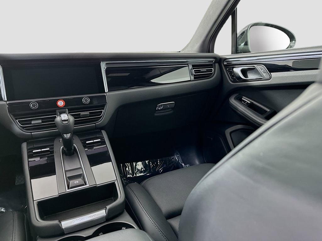 Certified 2026 Porsche Macan AWD/4WD image 26