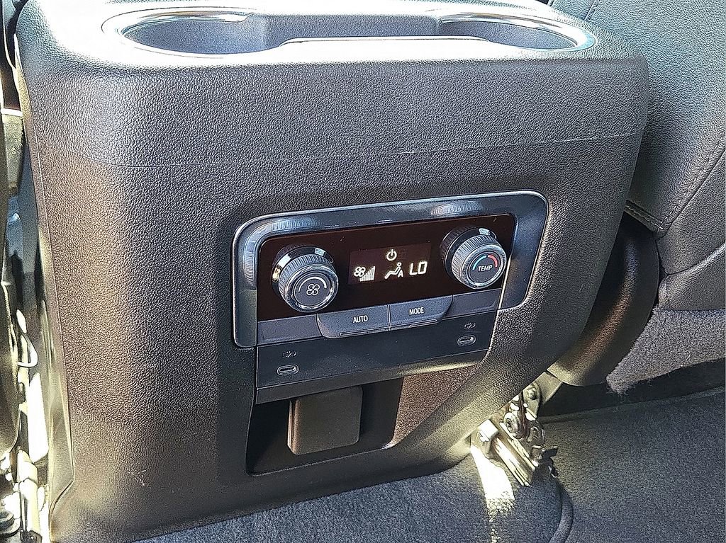 Used 2026 Chevrolet Tahoe LT RWD image 18