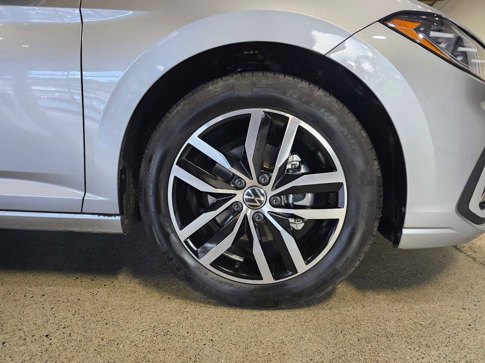 Certified 2025 Volkswagen Jetta SE image 9