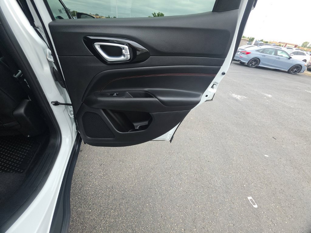 Used 2025 Jeep Compass Trailhawk AWD/4WD image 29