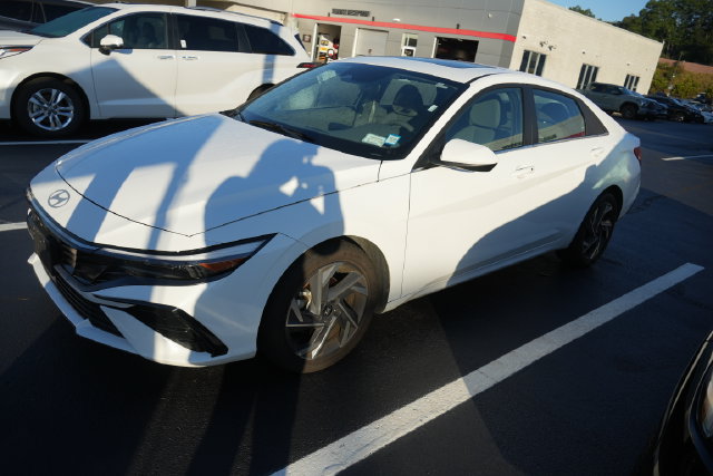 Used 2025 Hyundai Elantra SEL FWD image 10