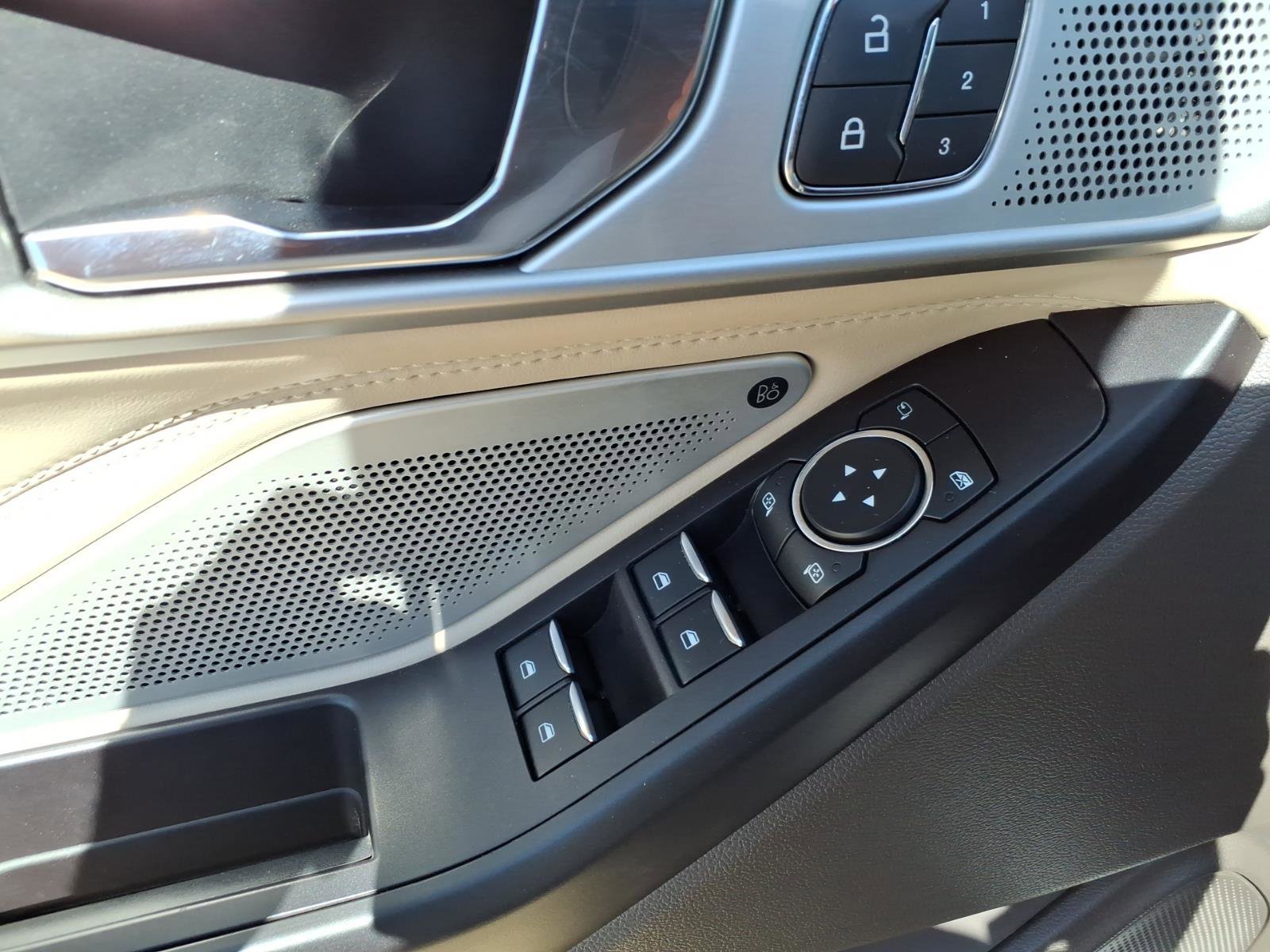 Used 2020 Ford Explorer Platinum w/ Premium Technology Package image 23