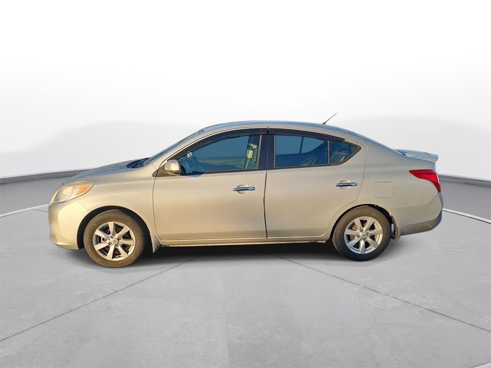 Used 2014 Nissan Versa SV w/ Convenience Package image 7