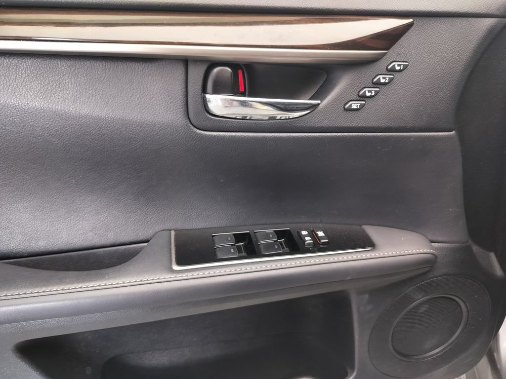 Used 2017 Lexus ES 300h FWD image 7