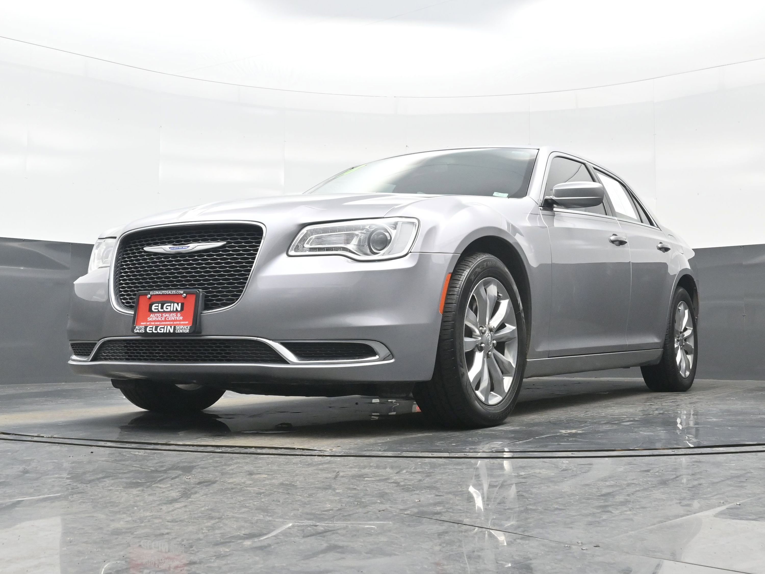 Used 2018 Chrysler 300 Touring image 26