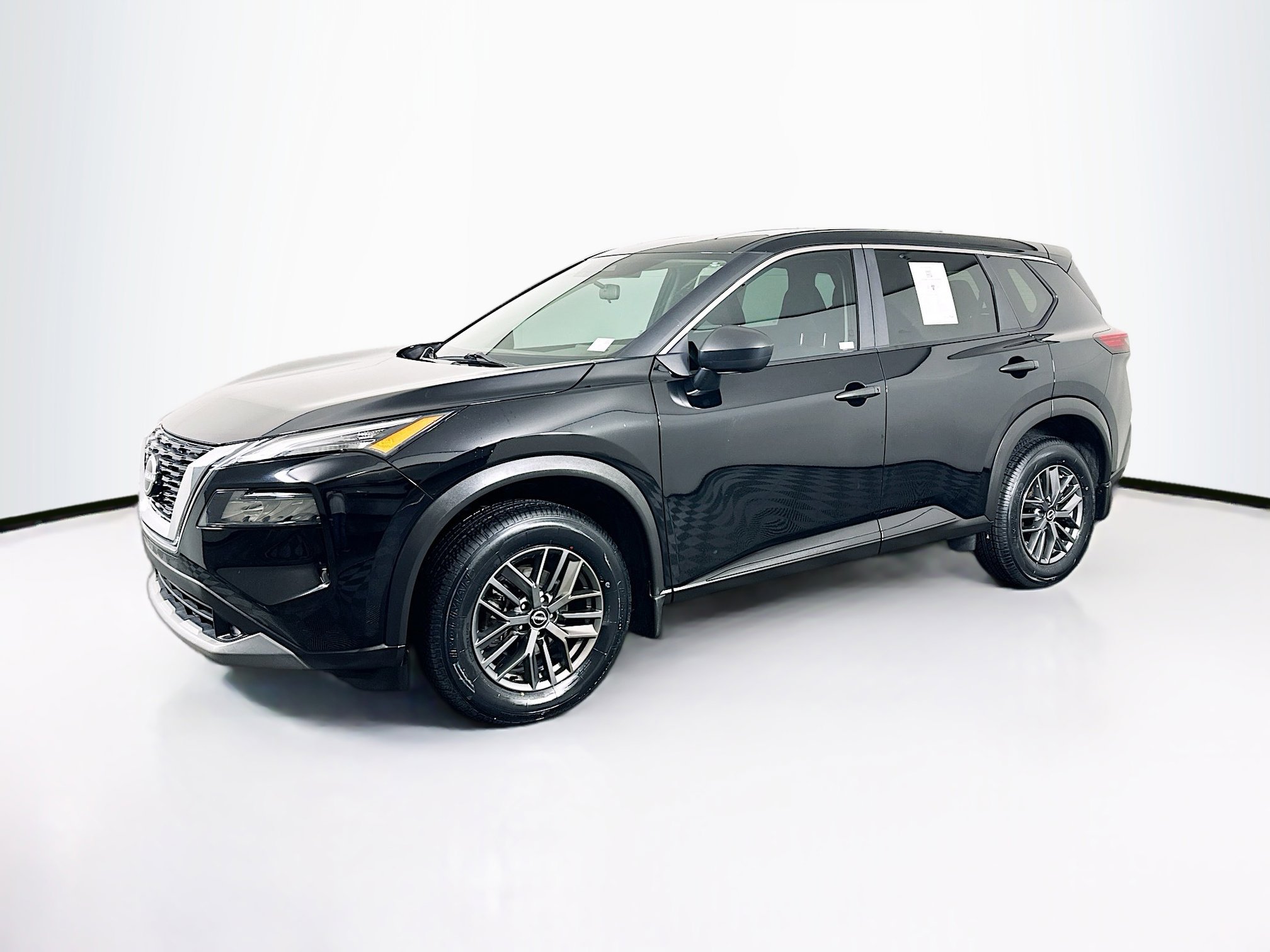 Used 2023 Nissan Rogue S image 3