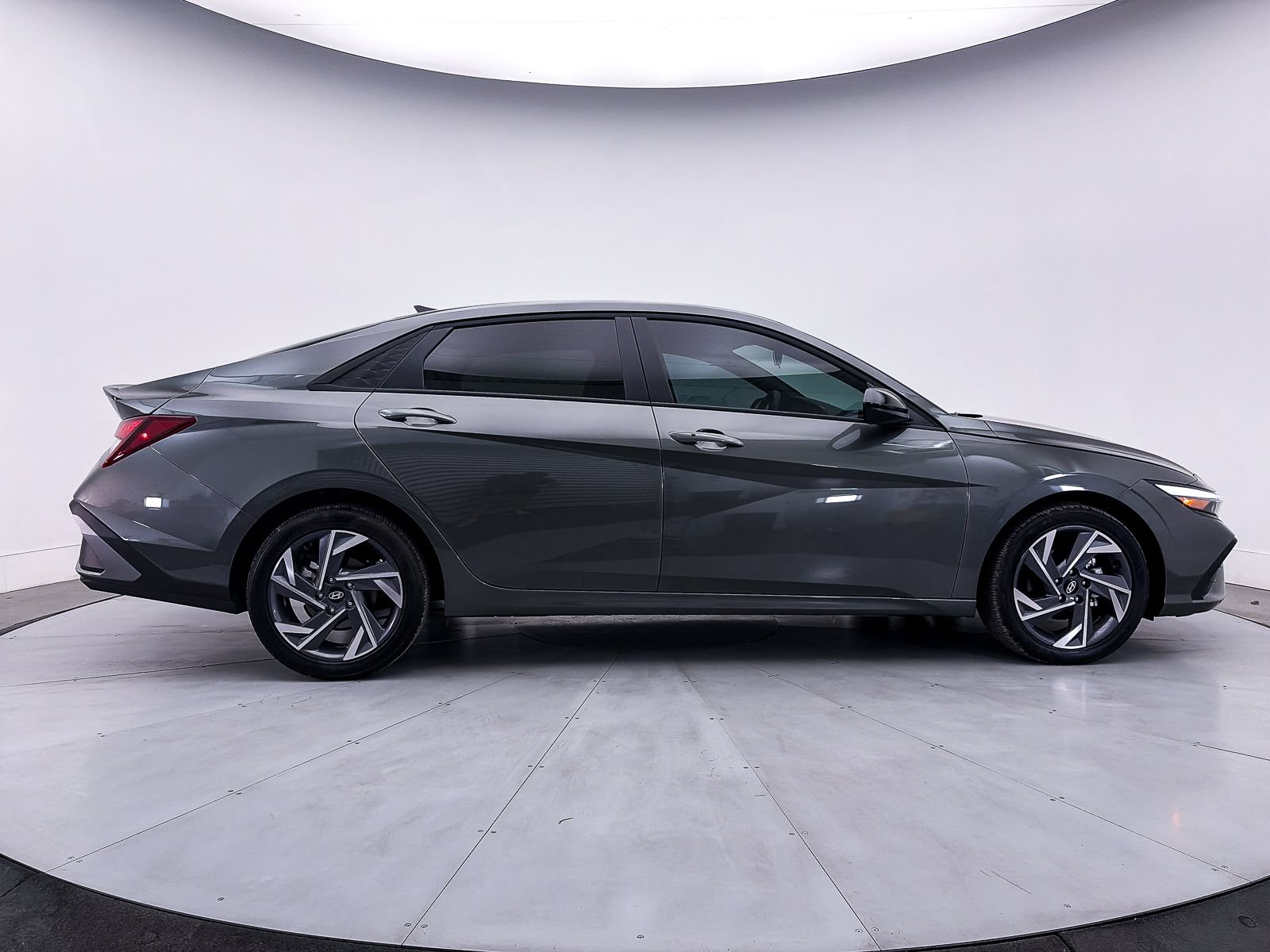 Used 2025 Hyundai Elantra Sport FWD image 35