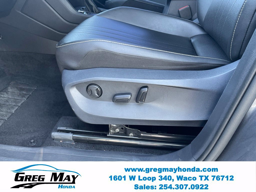 Used 2024 Volkswagen Tiguan SE w/ Panoramic Sunroof Package FWD image 14