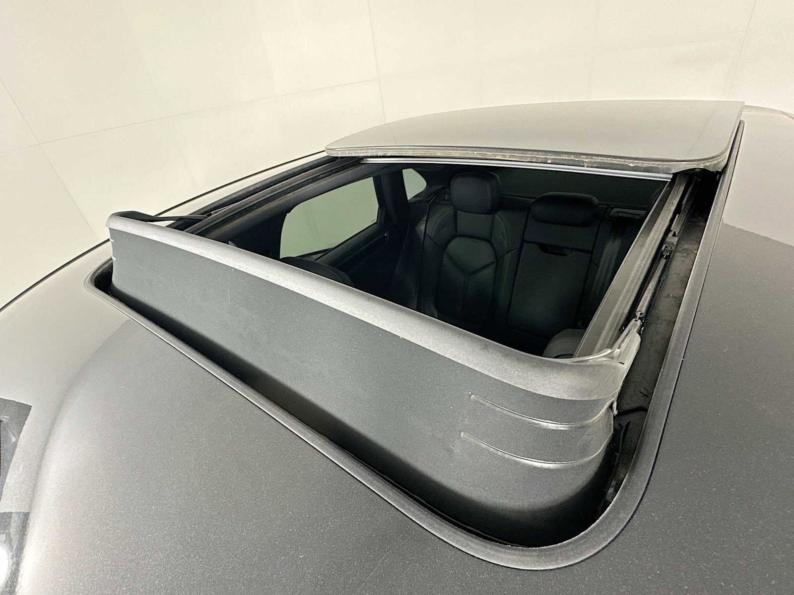 Certified 2025 Porsche Macan image 21