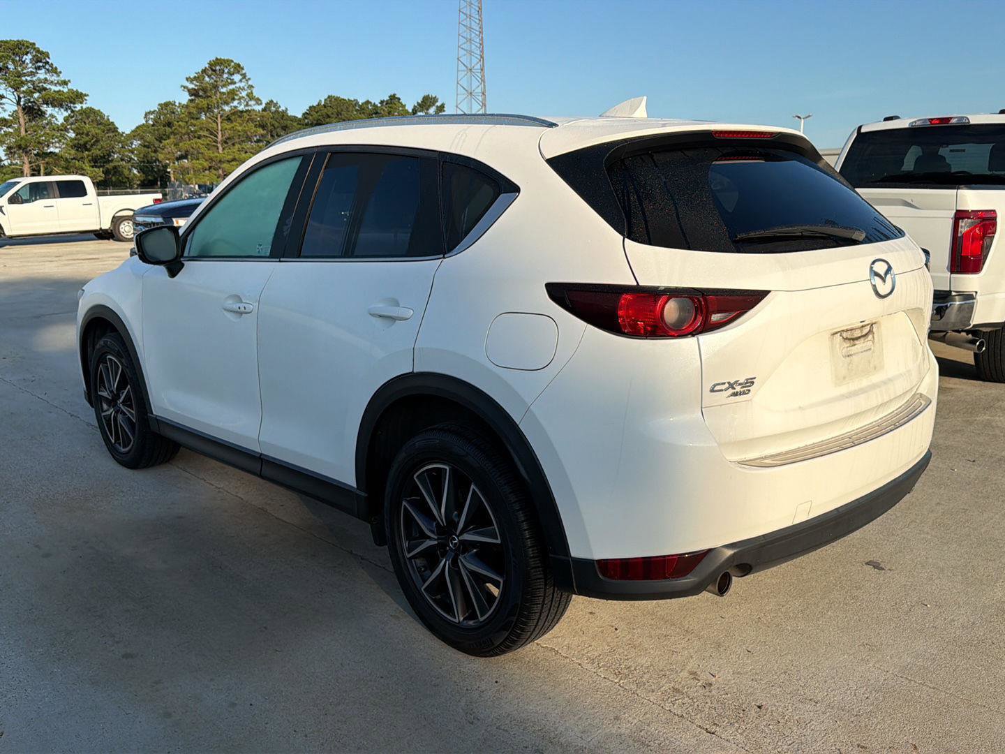 Used 2018 MAZDA CX-5 Touring w/ Preferred Equipment Package AWD/4WD image 4