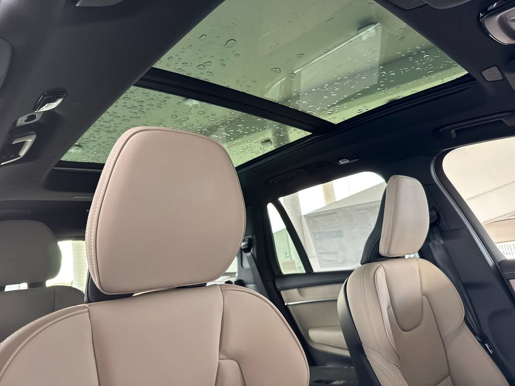 New 2026 Volvo XC90 B6 Plus w/ Protection Package Premier AWD/4WD image 17