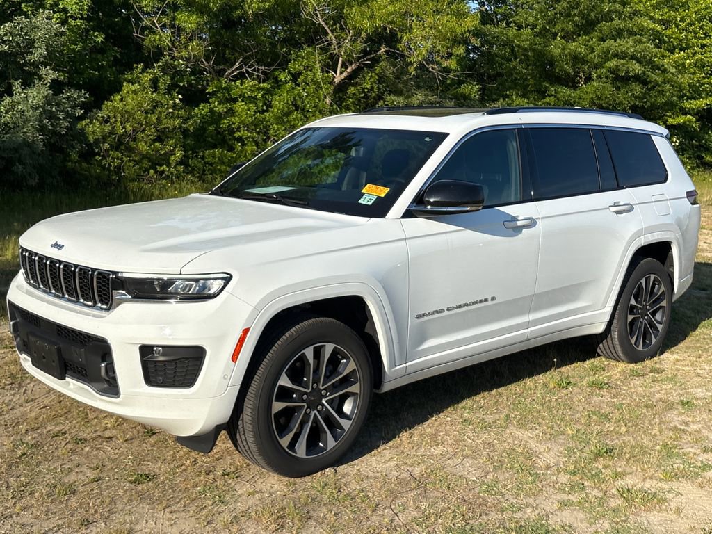 Used 2021 Jeep Grand Cherokee L Overland w/ Luxury Tech Group IV AWD/4WD image 3