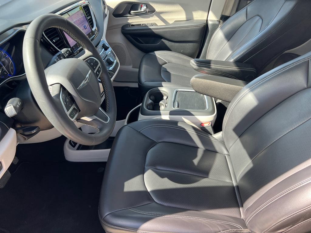 Used 2023 Chrysler Pacifica Touring-L FWD image 22