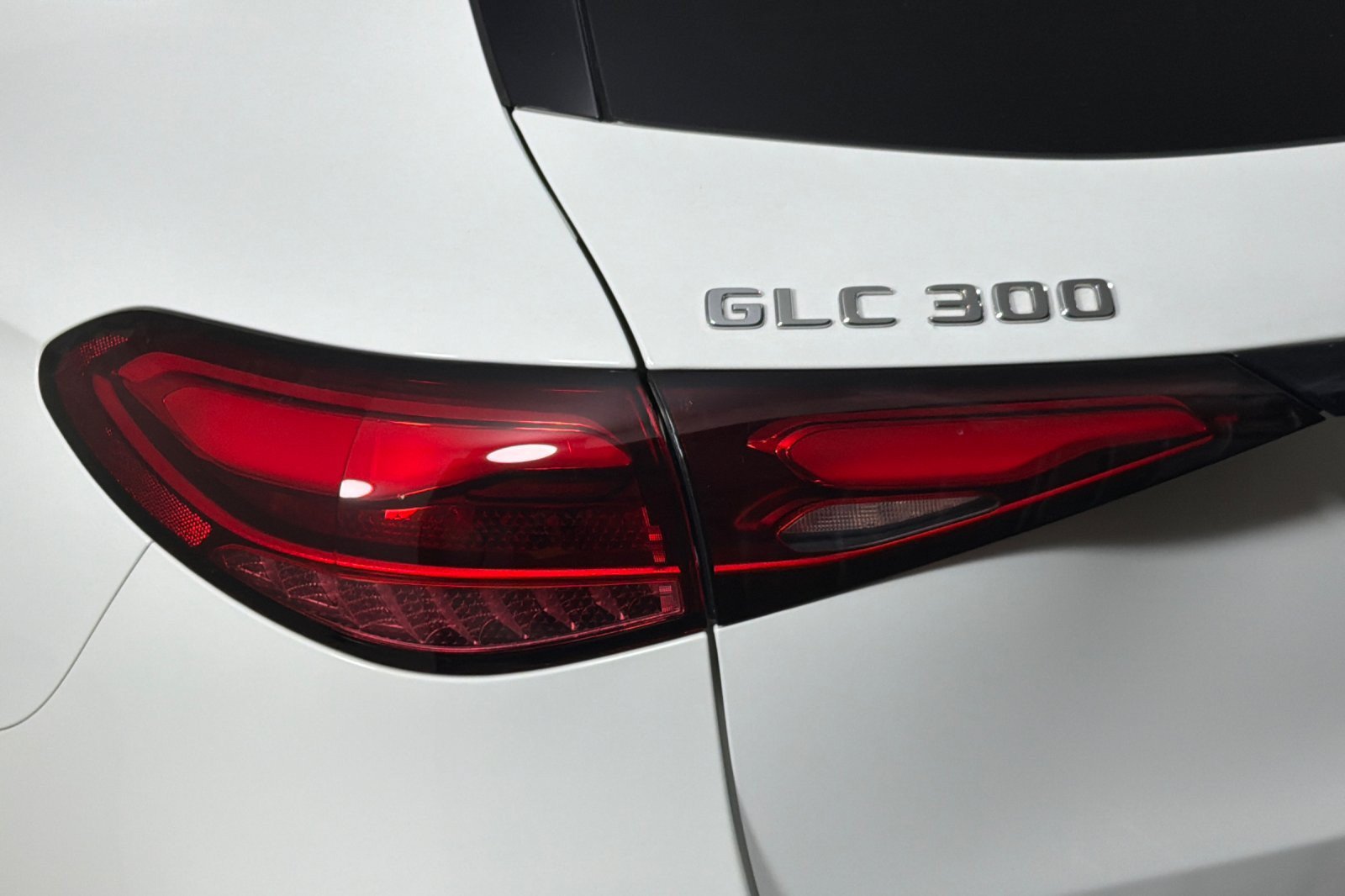 Used 2024 Mercedes-Benz GLC 300 4MATIC image 26