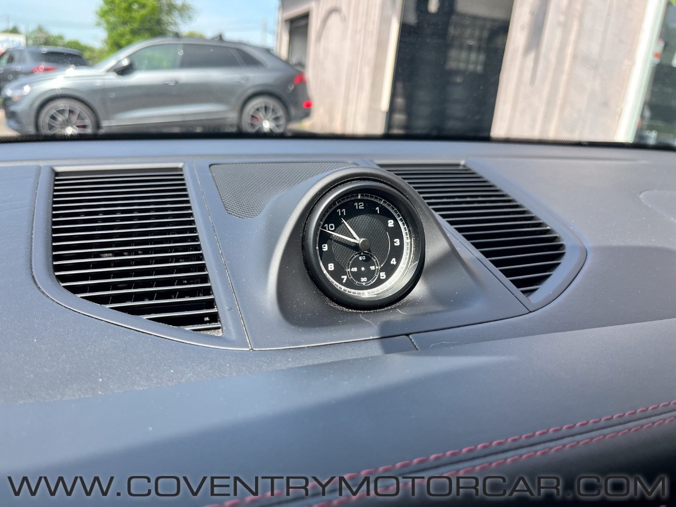 Used 2022 Porsche Macan AWD/4WD image 16