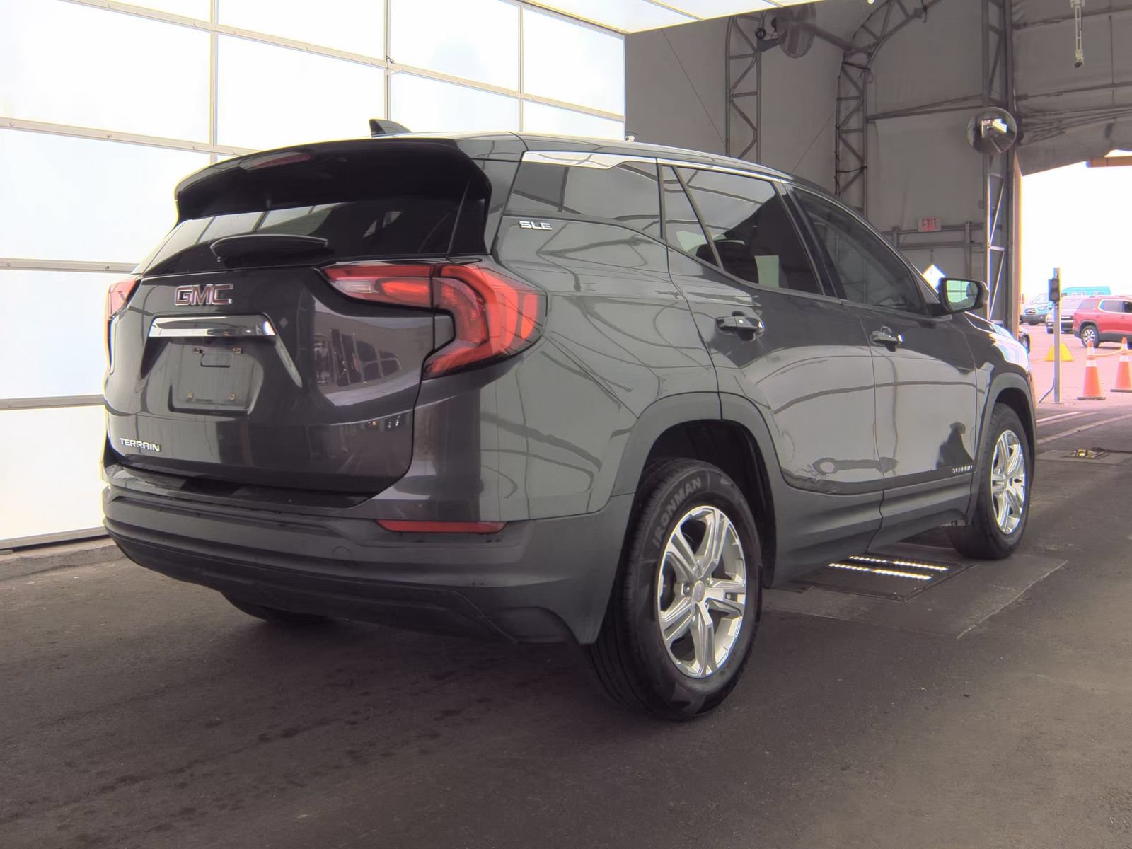 Used 2019 GMC Terrain SLE FWD image 4