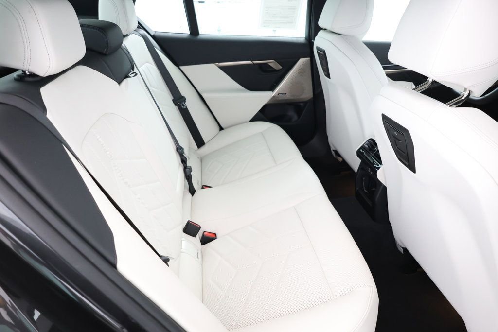 Used 2024 BMW i5 eDrive40i w/ M Sport Package image 24
