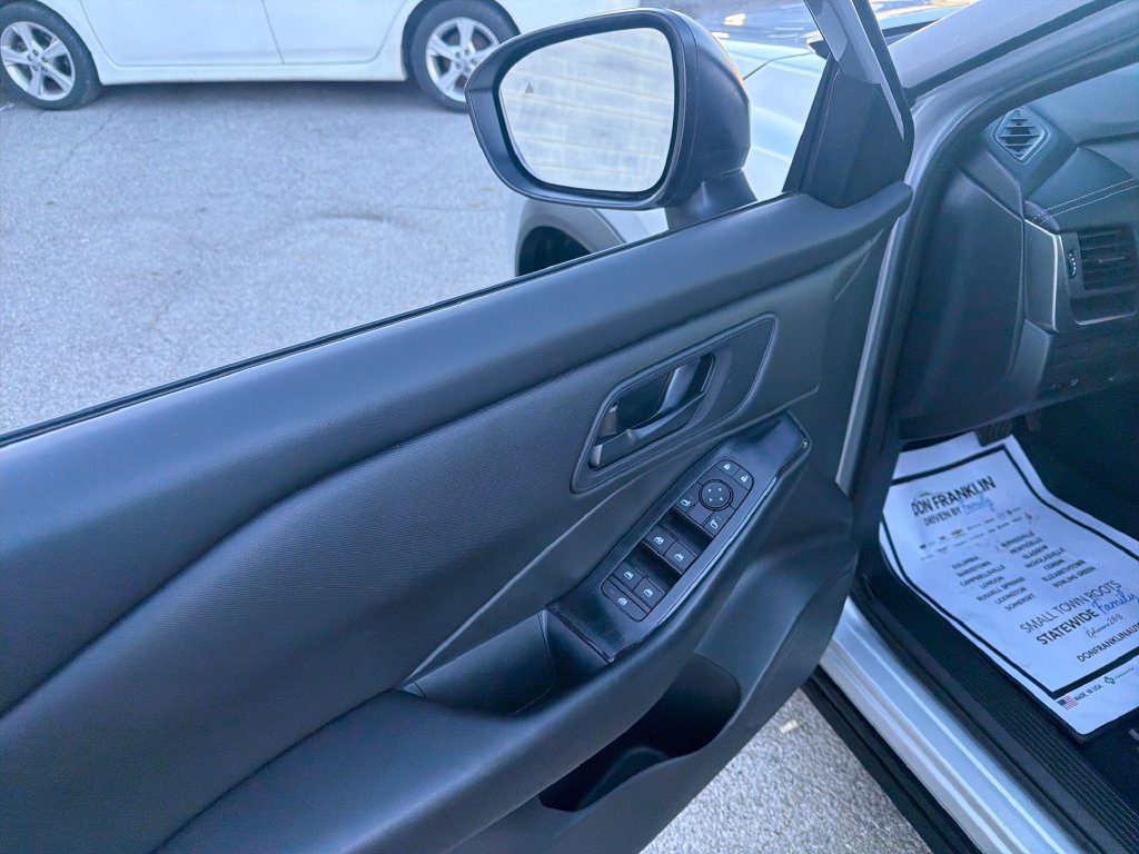 Used 2024 Nissan Rogue S AWD/4WD image 11