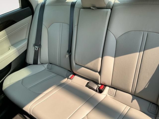 Used 2016 Hyundai Sonata Limited w/ Option Group 05 FWD image 13