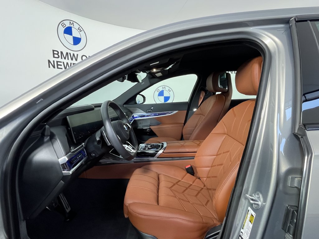 Used 2026 BMW 740i xDrive w/ Premium Package AWD/4WD image 18