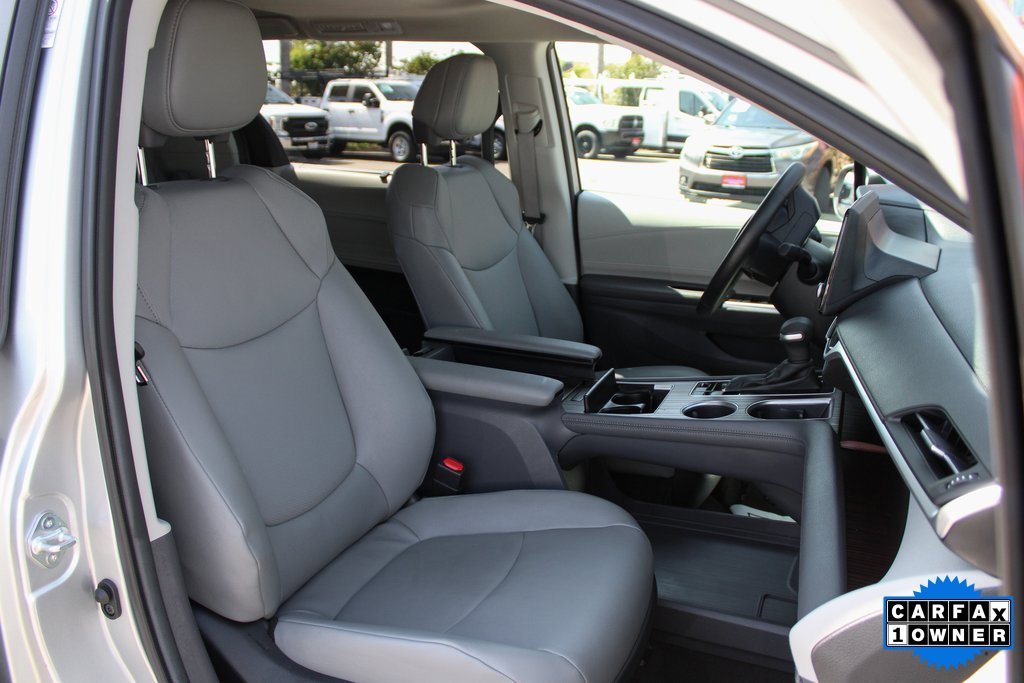 Used 2023 Toyota Sienna XLE image 32