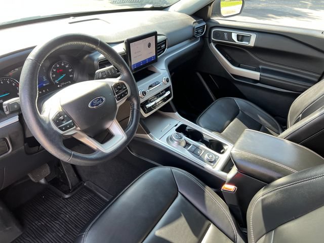 Used 2023 Ford Explorer XLT w/ Equipment Group 202A AWD/4WD image 18