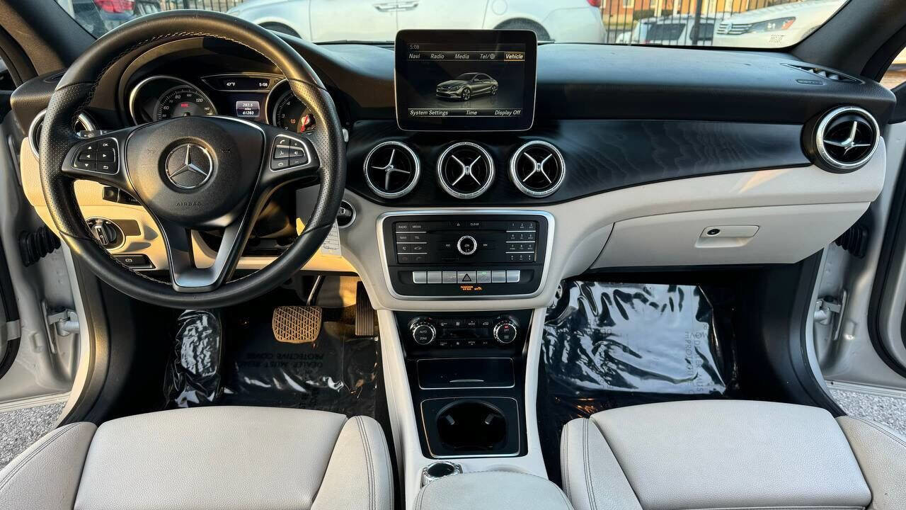 Used 2018 Mercedes-Benz CLA 250 image 21