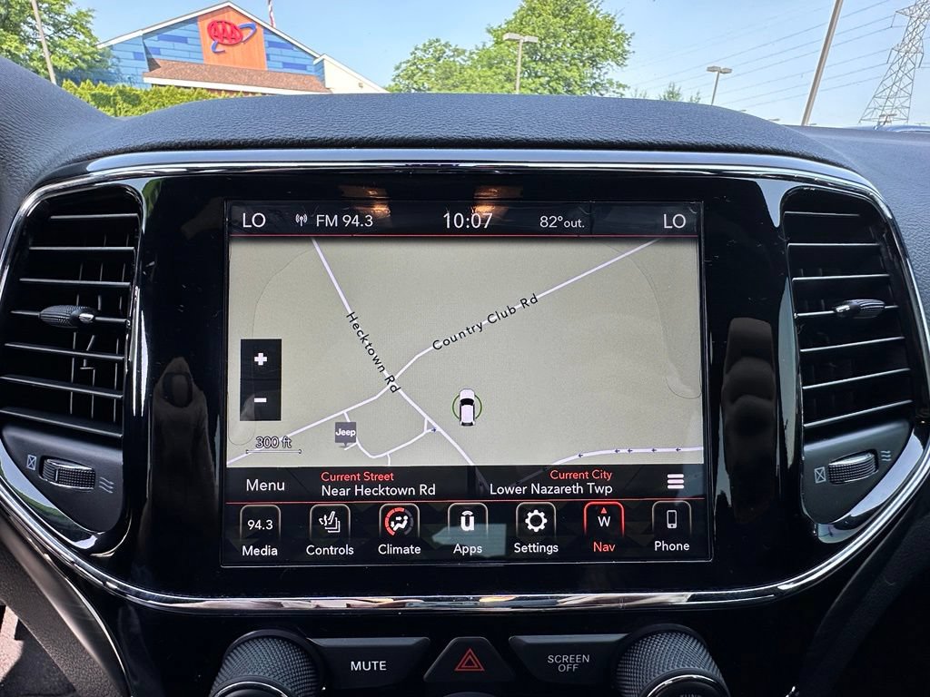Used 2020 Jeep Grand Cherokee Altitude AWD/4WD image 32